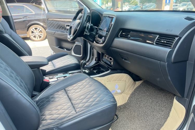 Used Mitsubishi Outlander 2020 2.4L 4x4 Zhi Xiang Edition 5 Seats
