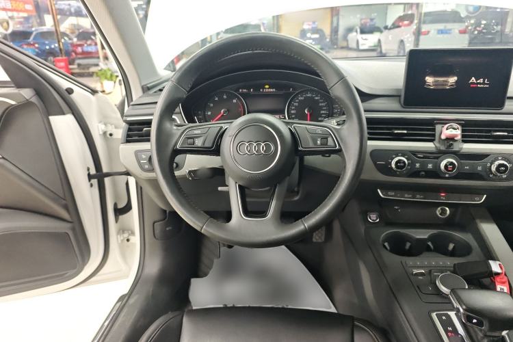 Used Audi A4L 2019 40 TFSI Ambition China VI
