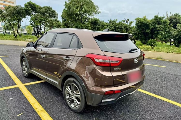 Used Hyundai ix25 2015 1.6L Automatic Two-Wheel-Drive Deluxe DLX Model
