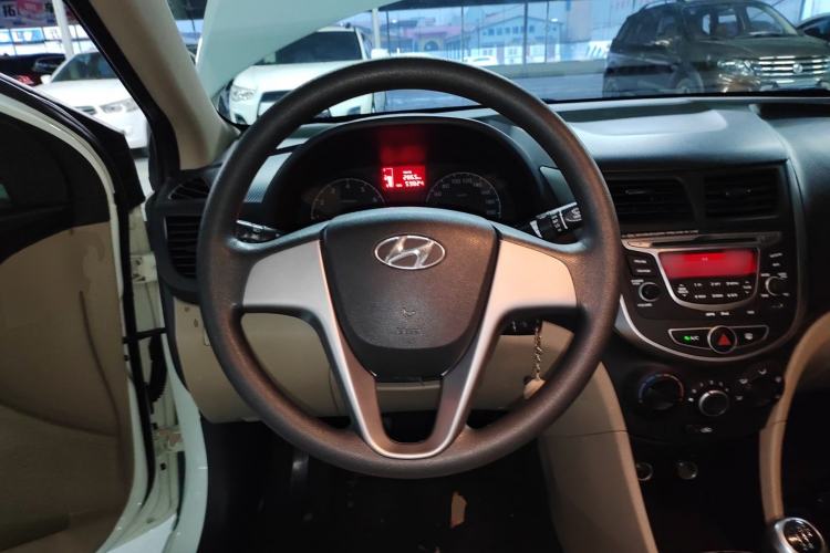 Used Hyundai Verna 2014 1.4L Manual Smart GLS Trim