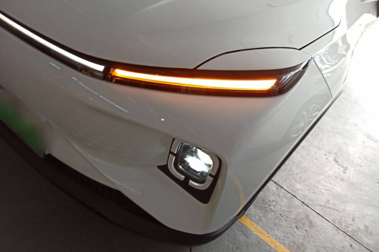 Used Geometry E Firefly 2024 401 km Fluorescent
