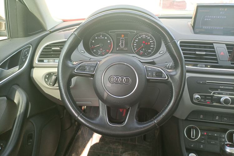 Used Audi Q3 2016 40 TFSI quattro all-wheel-drive sport model
