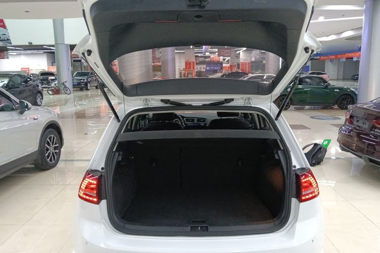 Used Volkswagen Golf 2016 230TSI Automatic Comfort Version
