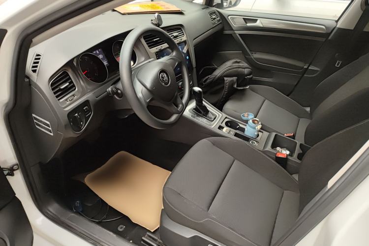 Used Volkswagen Golf 2016 1.6L Automatic Fashion Model
