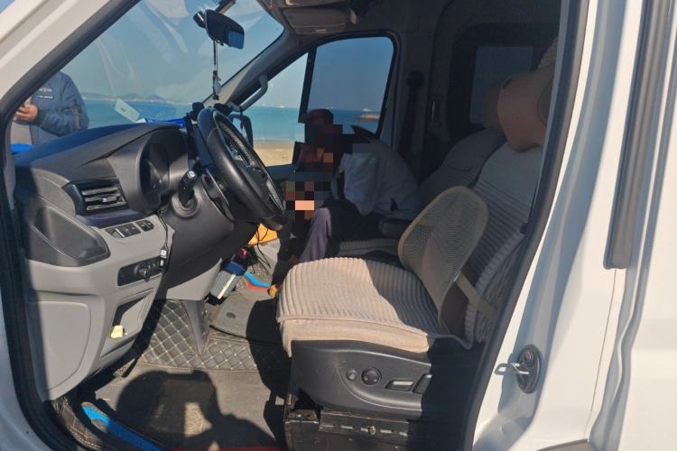 Used SAIC MAXUS Xintu V90 2024 ZhiJie 2.0T Automatic Rear-Drive Long-Wheelbase High-Roof Model with Single Rear Tire Available in 6/7-Seater Configurations