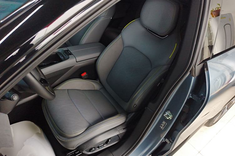 Used Lynk & Co 08 EM-P 2025 220 km All-Wheel-Drive Performance Halo
