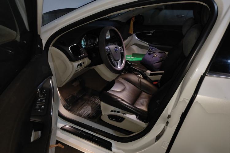 Used Volvo V40 2013 T5 Prestige Edition