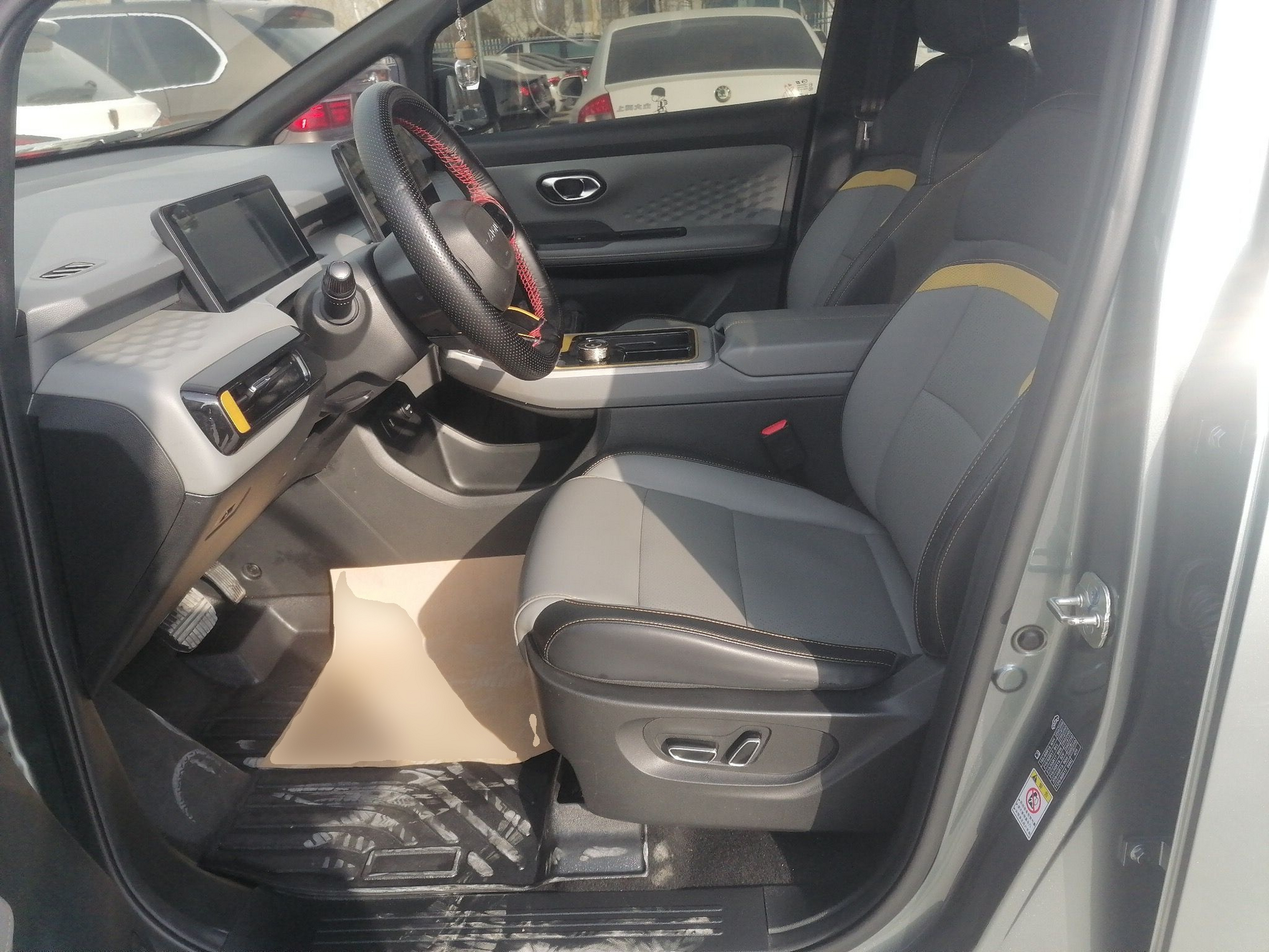 Переднее сиденье в автомобиле