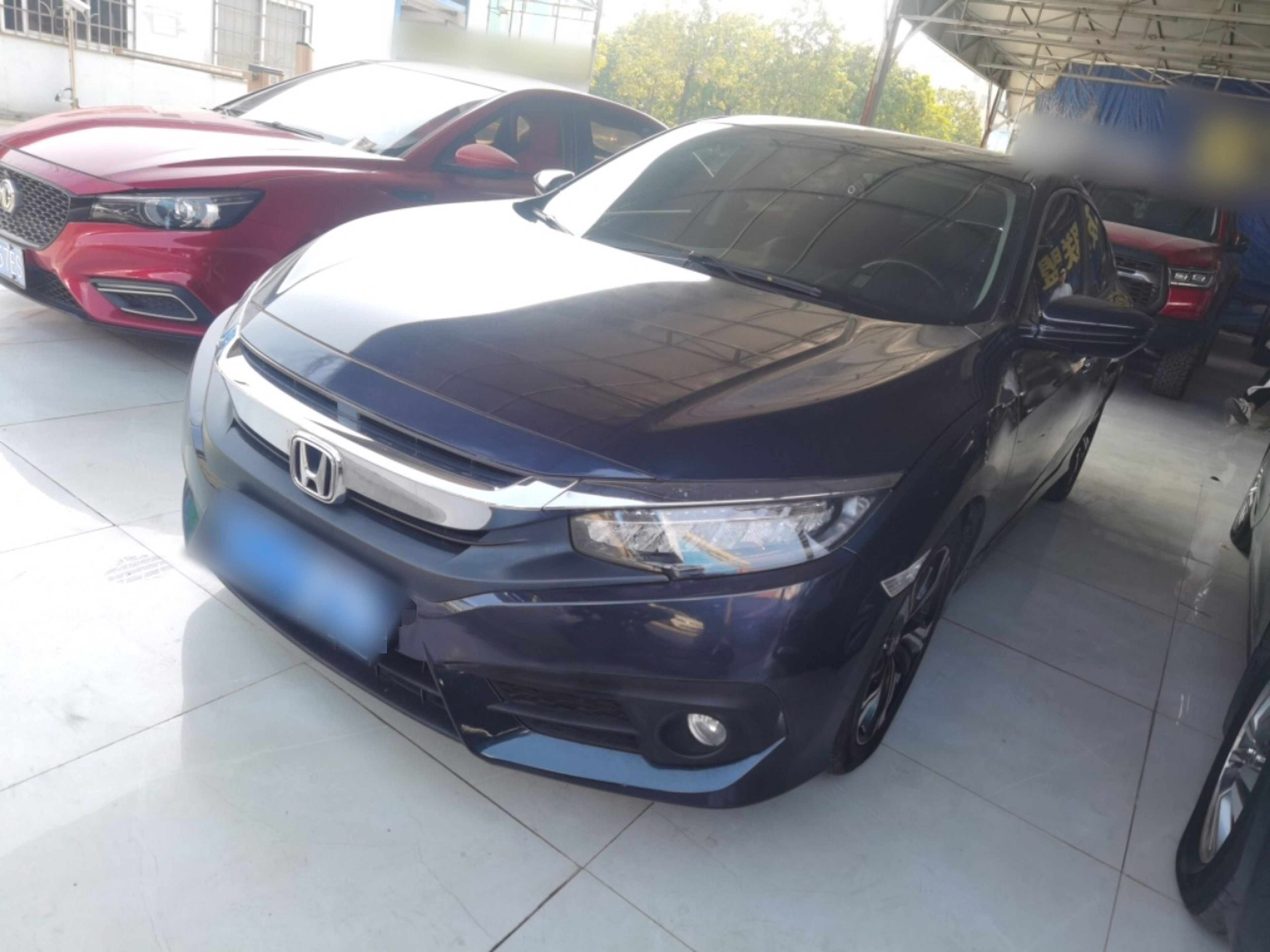 تحت مقدمة السيارة