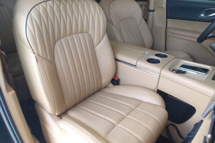 Used VOYAH Dream 2025 PHEV Four-Wheel-Drive Flagship Kunpeng Edition
