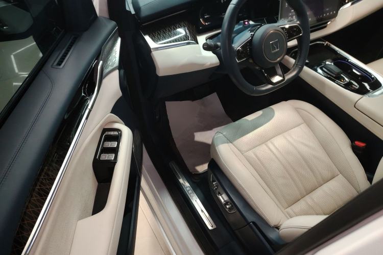 Used Zeekr 009 2022 WE Edition
