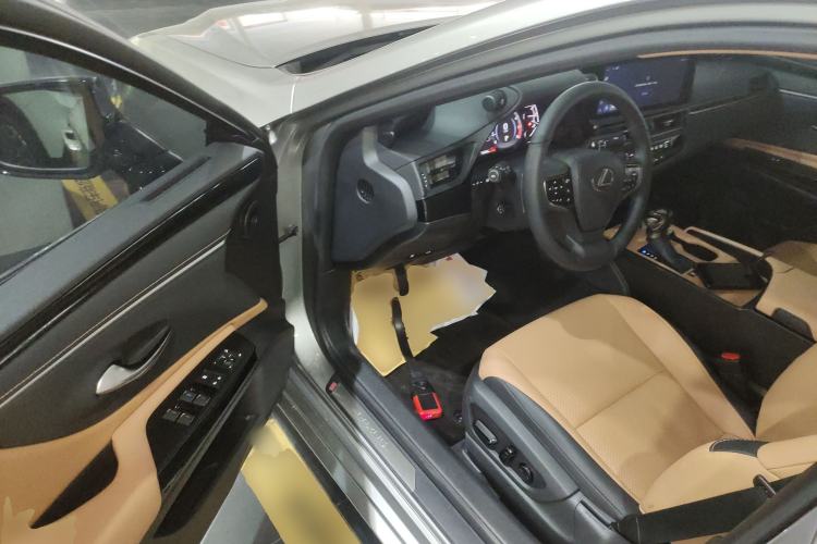 Used Lexus ES 2023 200 Excellence Edition
