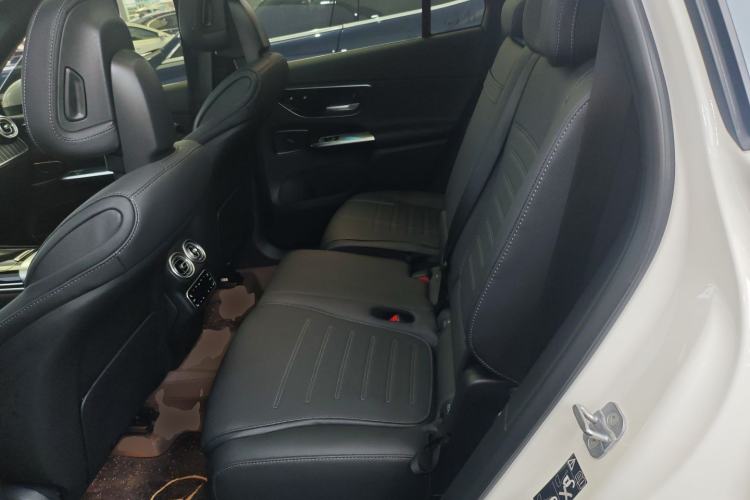 Used Mercedes-Benz GLC 2023 Facelift GLC 260 L 4MATIC Luxury Version 7-Seater
