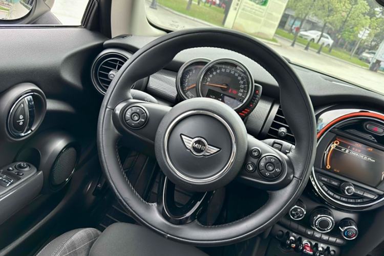 Used  MINI 2016 1.5T COOPER
