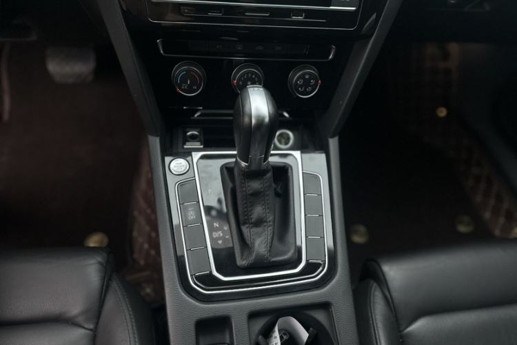 Used Volkswagen Magotan 2019 330TSI DSG Leading Model China VI Standard
