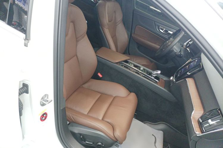 Used Volvo S60 2024 B4 Zhiyuan Luxury Edition
