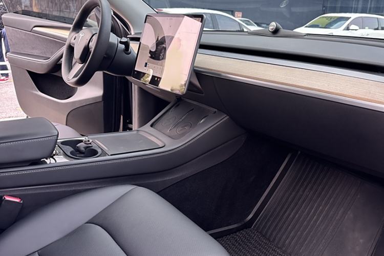 Used Tesla Model Y 2022 Rear-Wheel-Drive Version
