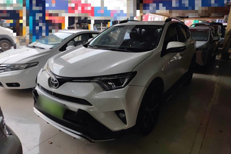 Used Toyota RAV4 2016 2.0L CVT Two-Wheel Drive Fashion Edition China V Standard
