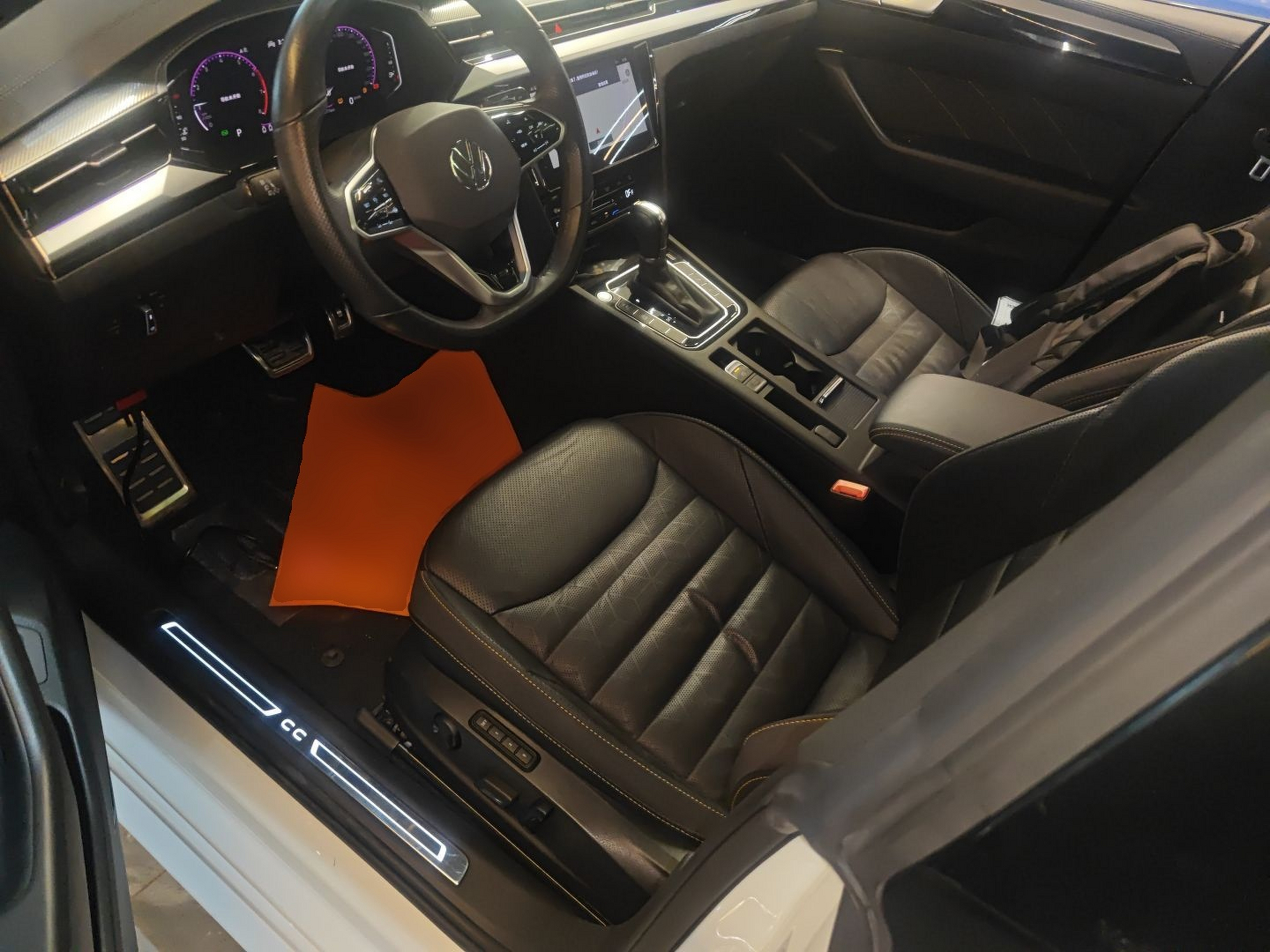 Переднее сиденье в автомобиле