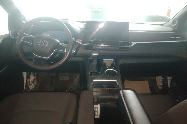 Used Toyota Sienna 2021 2.5L Hybrid Platinum Edition
