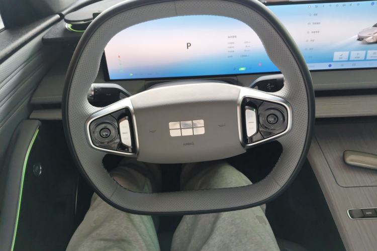 Used  E8 2024 550 km Range Rear-Drive MAX
