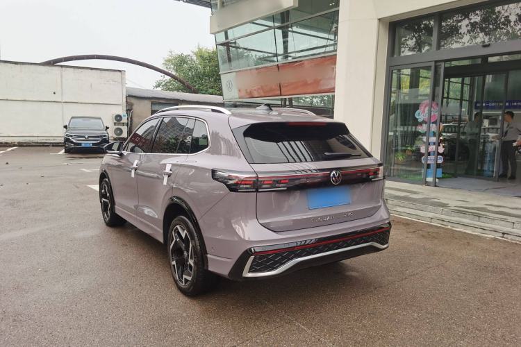 Used Volkswagen Tiguan L 2024 PRO 330TSI Two-Wheel Drive R-Line Smart Edition
