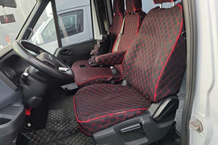 Used JMC Fushun 2023 2.0T Automatic Mid-Range High-Roof Commercial Multi-Purpose 7-Seater Passenger Vehicle
