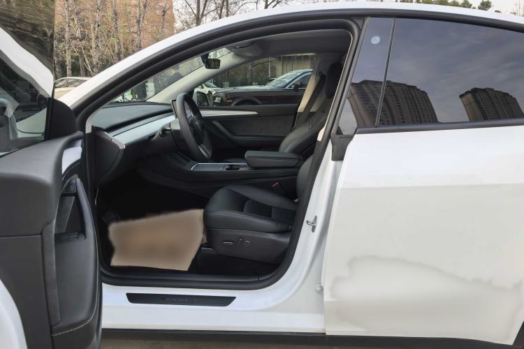 Used Tesla Model Y 2023 Rear-Wheel-Drive Version
