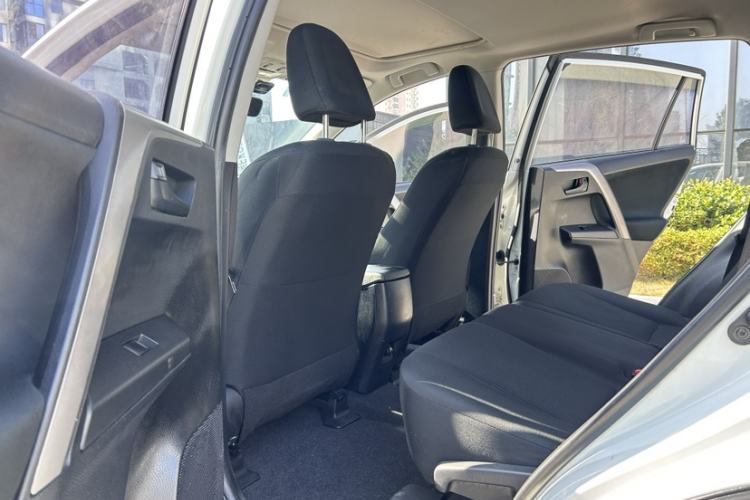 Used Toyota RAV4 2019 2.0L CVT Two-Wheel Drive Fashion X Limited Edition China V Standard
