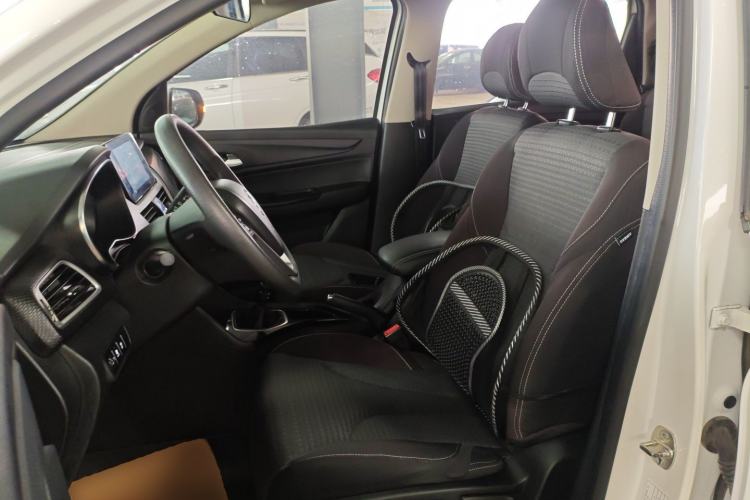 Used Baojun 730 2019 1.5L Manual Fashion Model 7-seater China VI
