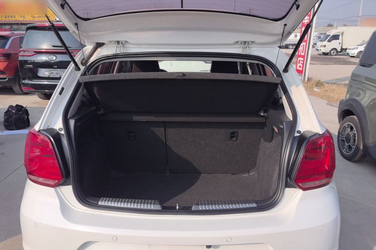 Used Volkswagen Polo 2016 1.6L Automatic Comfort Model
