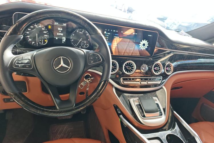 Used Mercedes-Benz Vito 2023 2.0T Elite Version 7 Seats
