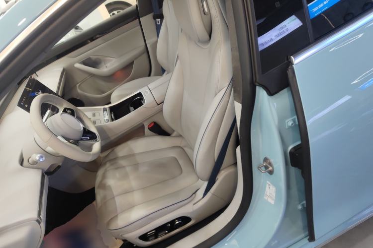 Used Hima Luxeed S7 2025 855 km Max
