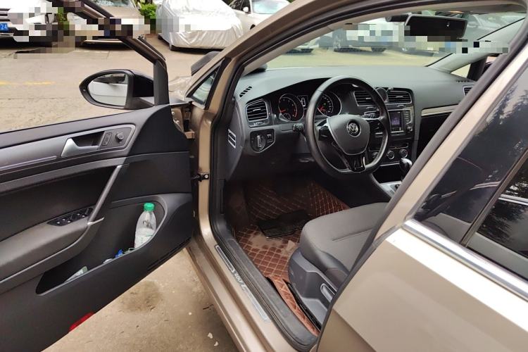 Used Volkswagen Golf 2017 1.6L Automatic Comfort Million-Vehicle Anniversary Edition
