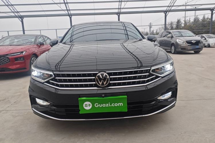 Used Volkswagen Magotan 2025 Revised Version Zhongxiang Edition 330TSI DSG Luxury Trim
