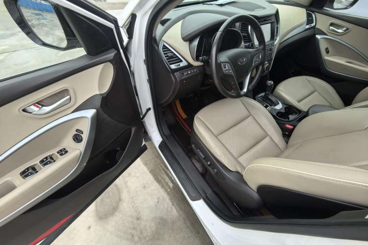 Used Hyundai Santa Fe 2017 2.0T Automatic Two-Wheel Drive Smart Version 7 Seats
