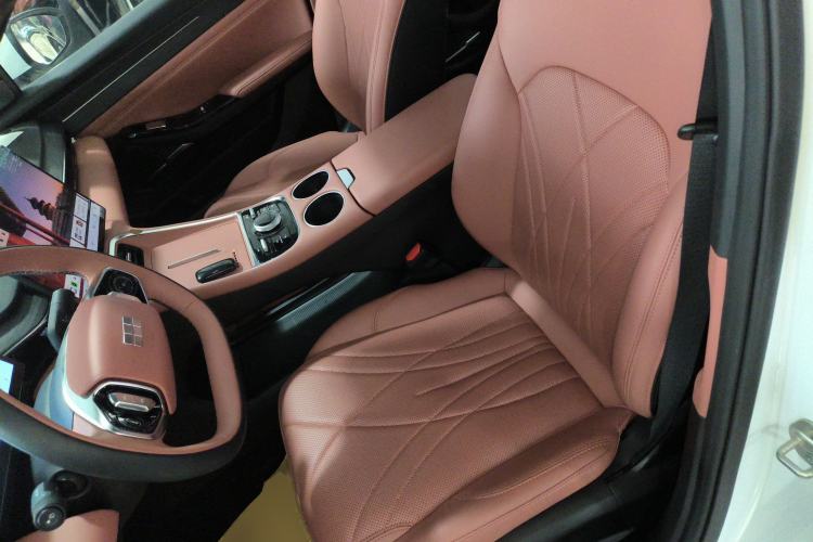 Used  L6 2025 EM-i 140km Starship Edition
