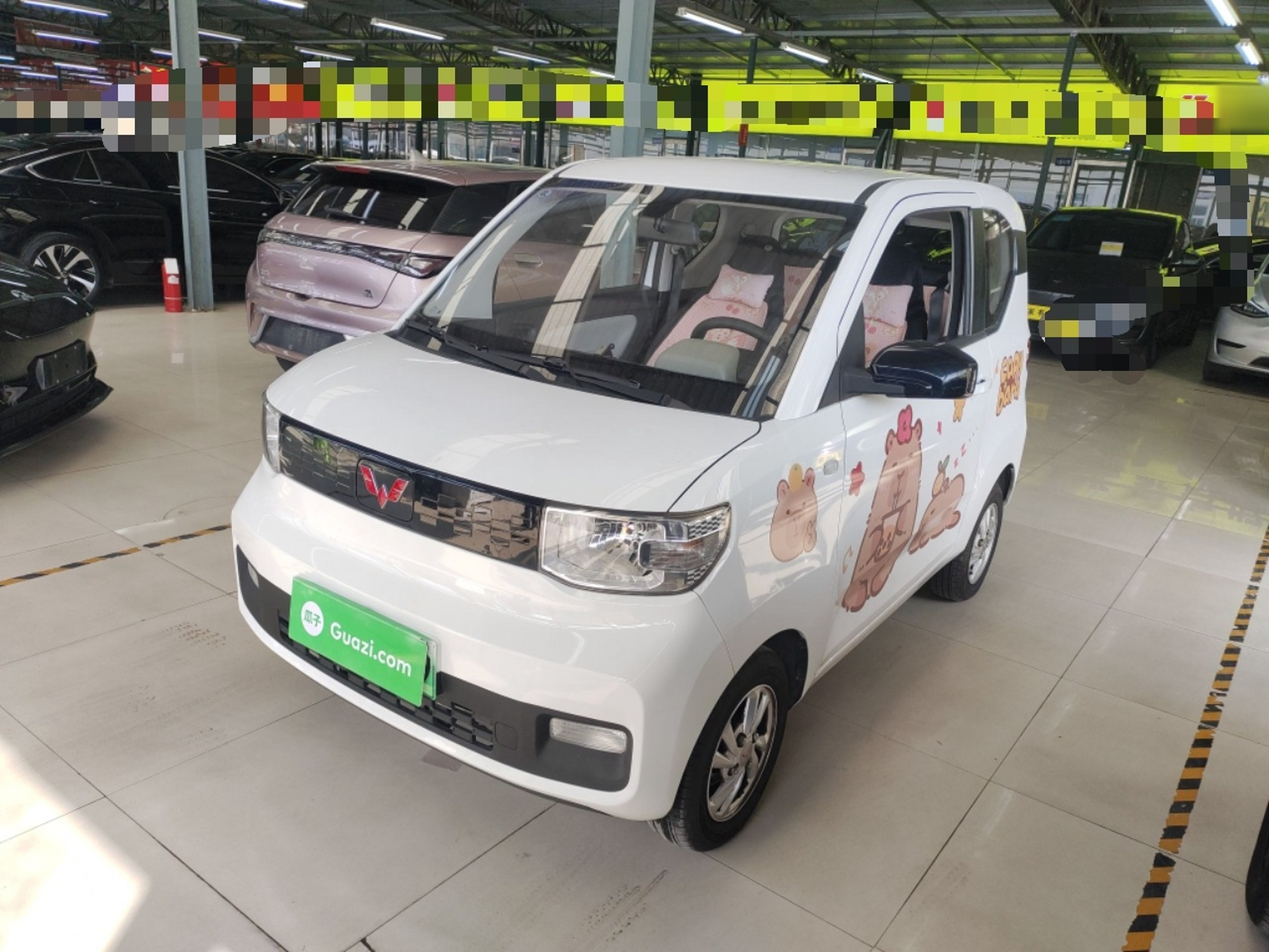 تحت مقدمة السيارة