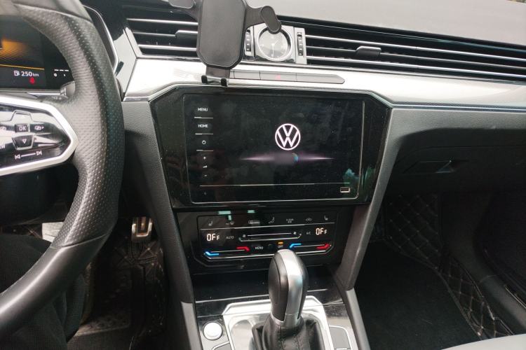 Used Volkswagen Magotan 2023 2 Million Units Limited Edition 330TSI DSG Leading Version
