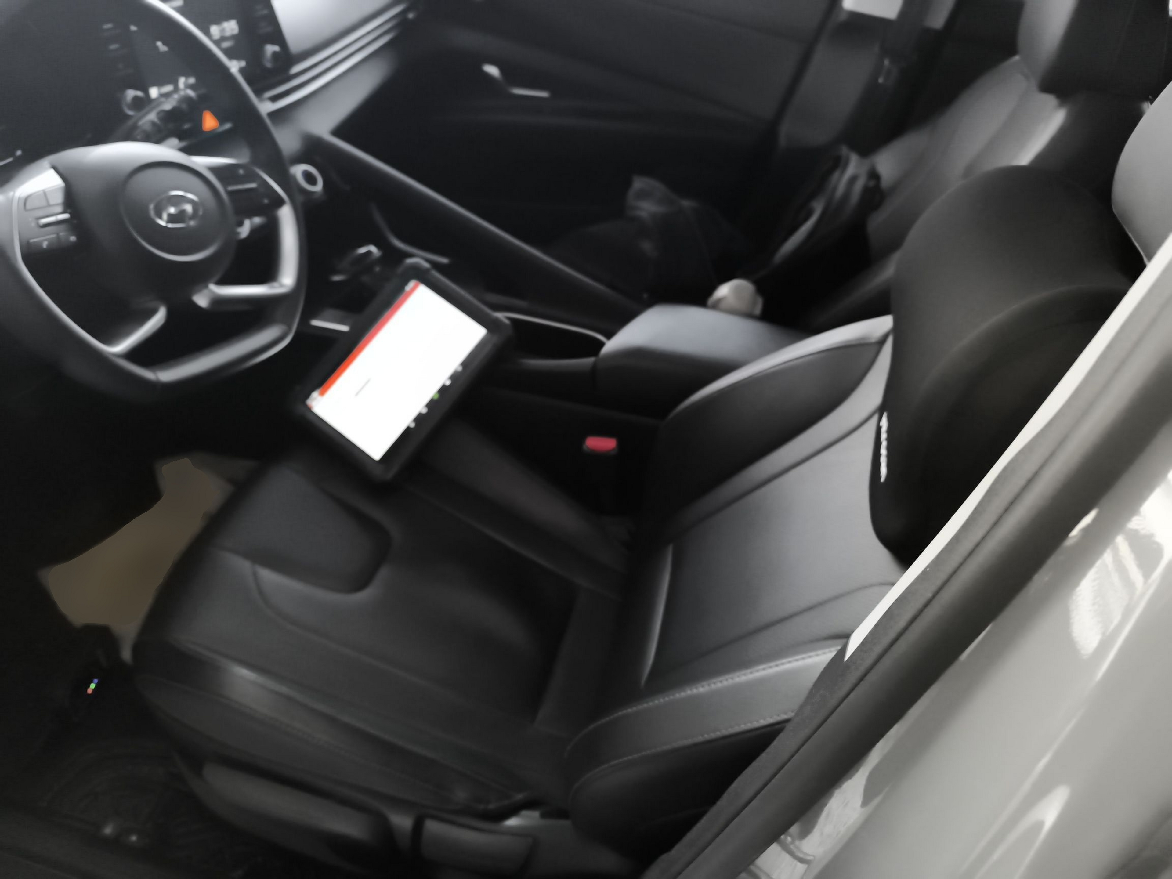 Переднее сиденье в автомобиле