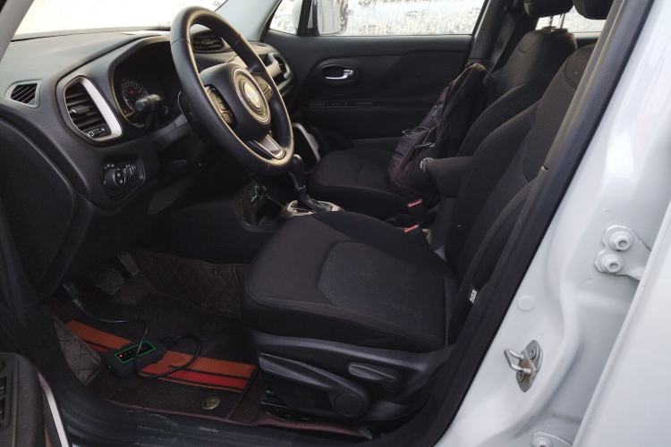 Used  Renegade 2018 Connected Large Screen Version 180T Automatic Kinetic Edition+