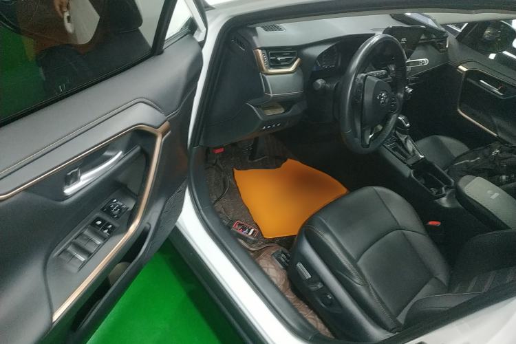 Used Toyota Wildlander 2024 2.0L CVT Two-Wheel Drive Luxury PLUS Edition
