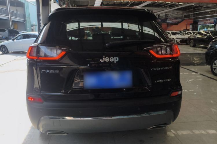 Used  Cherokee 2019 2.0T Two-Wheel Drive Smart Enjoyment Version China VI
