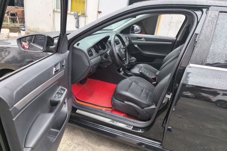 Used Volkswagen Lavida 2017 1.6L Automatic Comfort Edition
