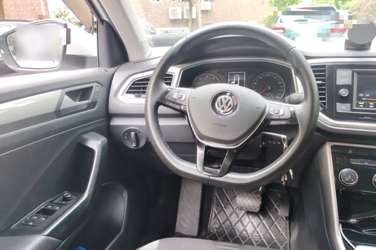 Used Volkswagen T-ROC 2018 230TSI DSG Two-Wheel Drive Advanced Version China V Standard
