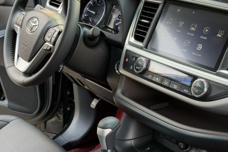 Used Toyota Highlander 2018 2.0T Two-Wheel Drive Prestige Version 7 Seats China V Emission Standard
