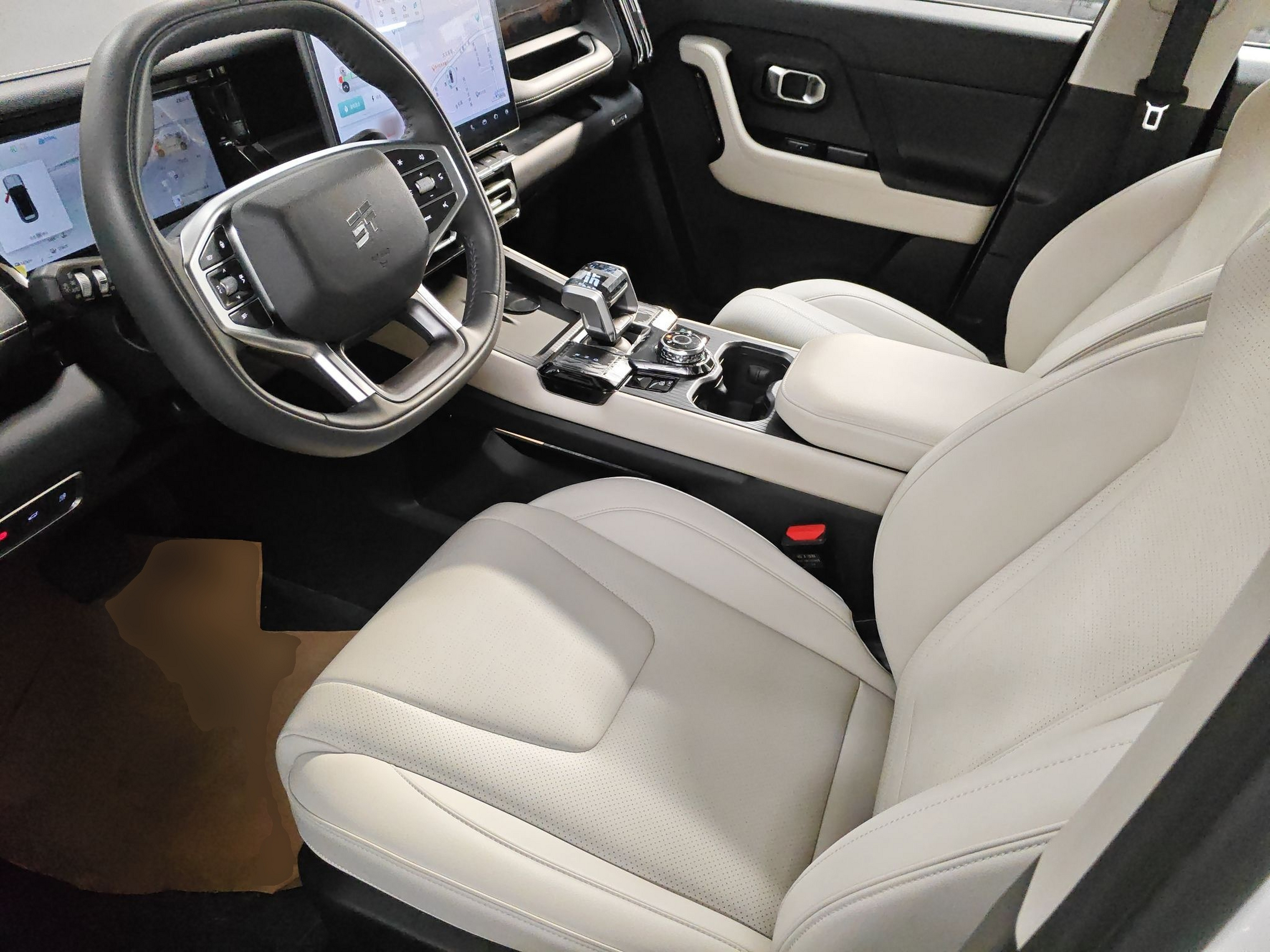 المقاعد الأمامية داخل السيارة