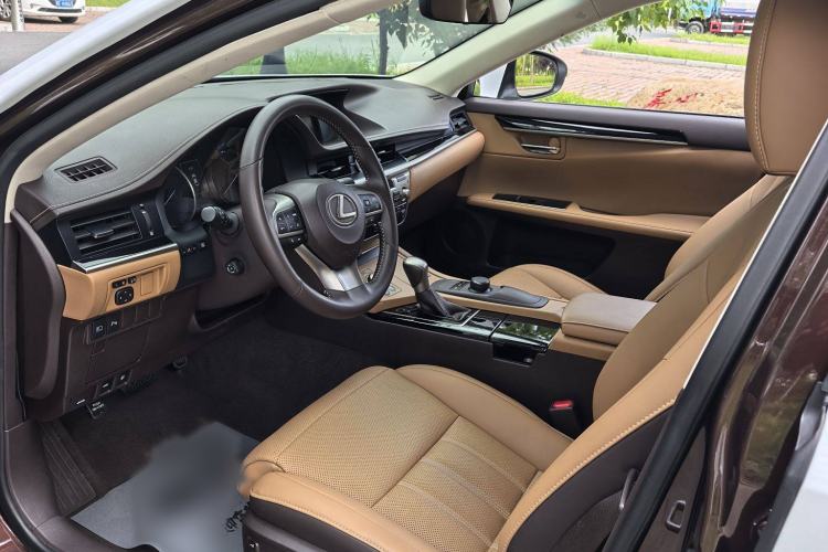 Used Lexus ES 2015 300h Comfort Edition
