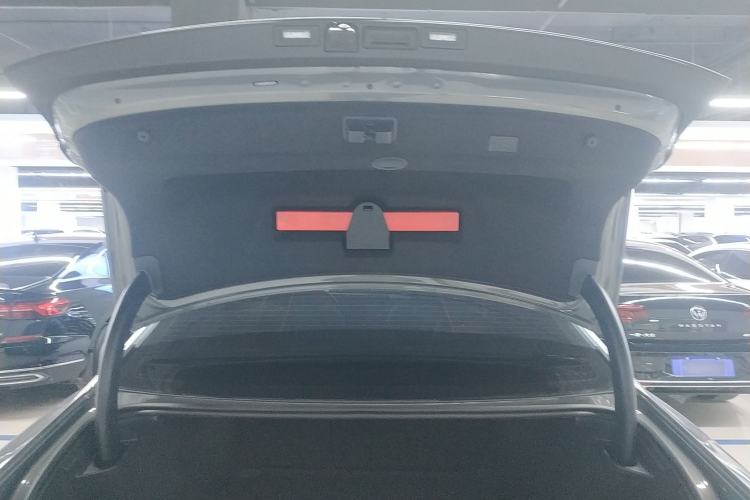 Used Volkswagen Magotan 2024 300TSI DSG Prestige Edition—A Real Eye-Catcher