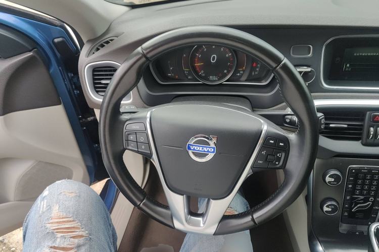 Used Volvo V40 2016 T3 Zhiyi Edition
